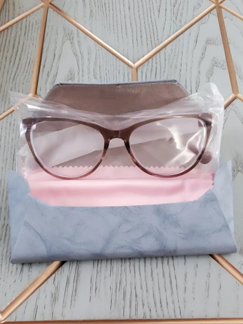 New Doeraymi Blue Light Blocking Cat-Eye Eyeglasses with Pink Cloth. 55-19-150.